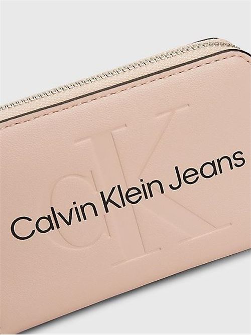 SCULPTED MED ZIP AROUND MONO CALVIN KLEIN JEANS | K60K607229/TFT